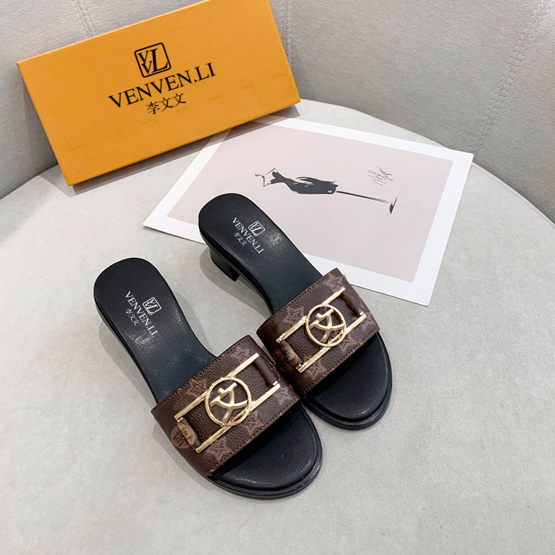 Italy 2022 spring and summer new women's slippers big hardware decoration personalized fashion comfortable leisure leather high-heeled household sandals 35-42, 216
Italy 2022 spring and summer new women's slippers big hardware decoration personalized fashion comfortable leisure leather high-heeled household sandals 35-42, 216