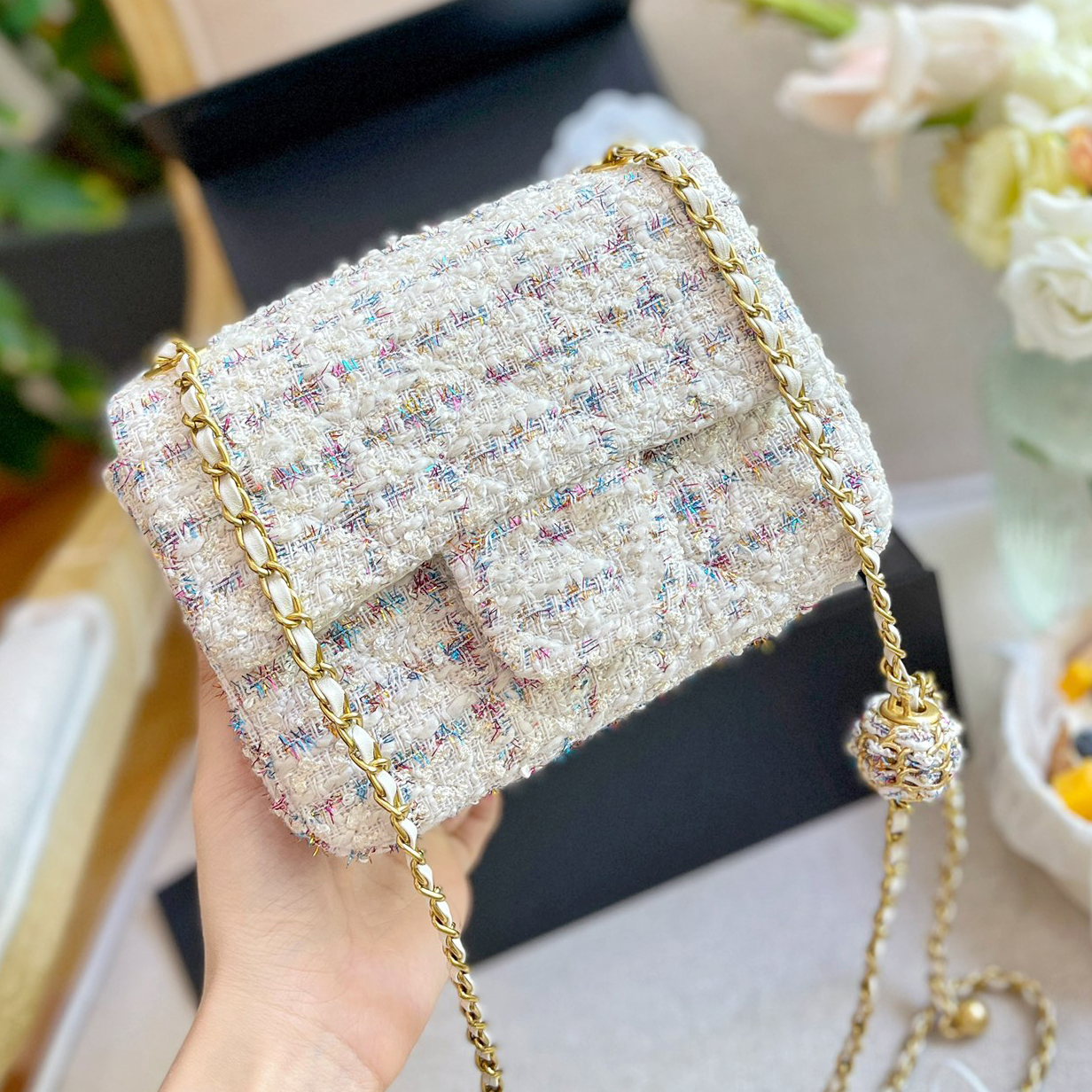 2022Ss Womens Wool Mini Flap Bag Tweed Gold Ball Classic Quilted Woven Metal Hardware Chain Crossbody Shoulder Ladies Designer Luxury Purse Clutch Handbags 17CM, Box
2022Ss Womens Wool Mini Flap Bag Tweed Gold Ball Classic Quilted Woven Metal Hardware Chain Crossbody Shoulder Ladies Designer Luxury Purse Clutch Handbags 17CM, Box