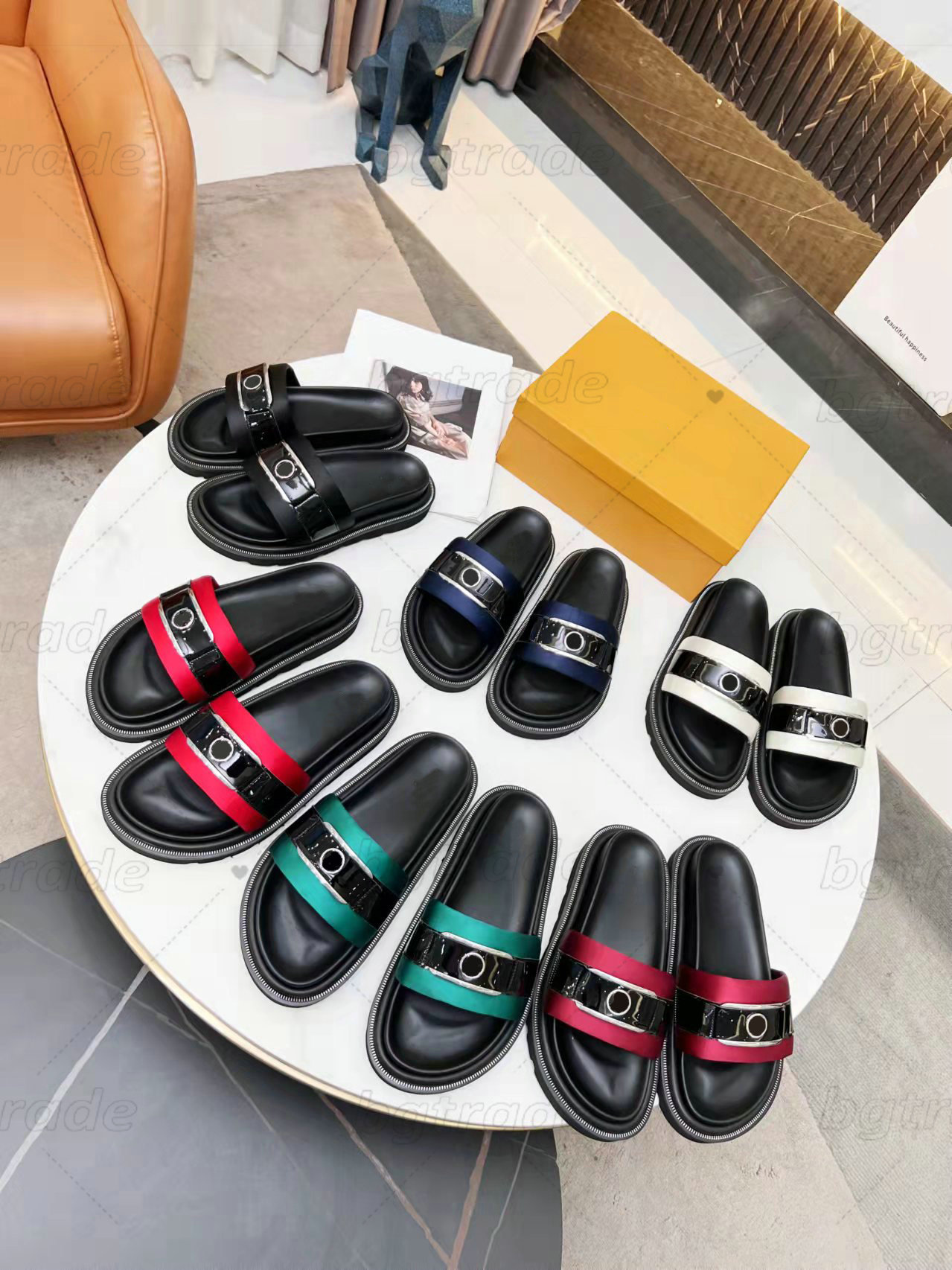 2022 New Ladies Paris Fashion Casual Slippers Leatter Contrast Color Platform Sandals MUlticolor Summer Designers Comfortable Beach Flip Flops
2022 New Ladies Paris Fashion Casual Slippers Leatter Contrast Color Platform Sandals MUlticolor Summer Designers Comfortable Beach Flip Flops