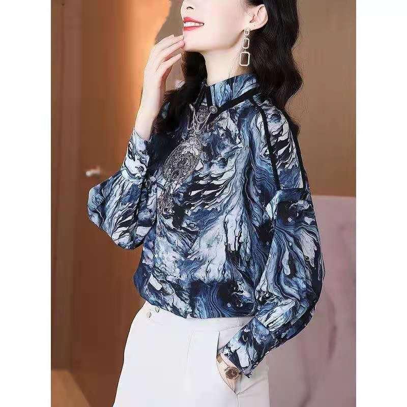Women' Blouses & Shirts Retro Print Blue Shirt Female 2022 Spring And Autumn Temperament Square Leader Long Sleeve Joint Imitation Silk Jac
Women' Blouses & Shirts Retro Print Blue Shirt Female 2022 Spring And Autumn Temperament Square Leader Long Sleeve Joint Imitation Silk Jac