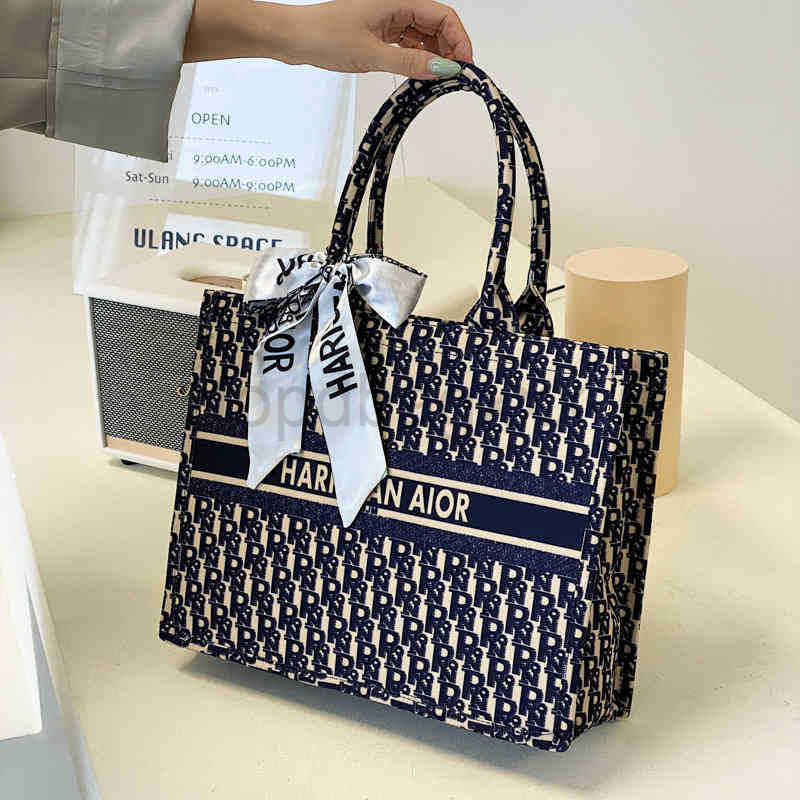 Luxury designer handbags Exotic silk scarf printed portable Tote Bag popular autumn and winter new commuter simple one shoulder, Blue
Luxury designer handbags Exotic silk scarf printed portable Tote Bag popular autumn and winter new commuter simple one shoulder, Blue