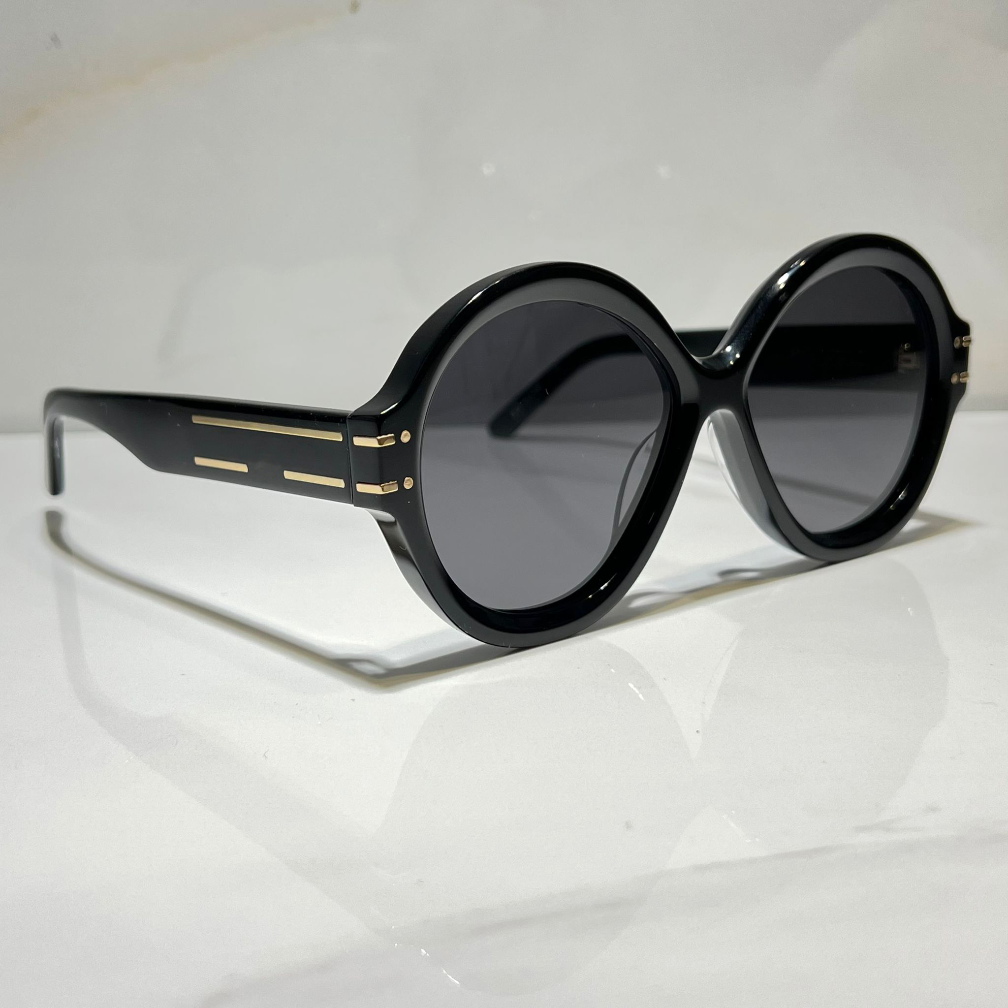 Summer Sunglasses For Men Women Signature R1U Style Anti-Ultraviolet Retro Plate Round Frame Fashion Eyeglasses Random Box
Summer Sunglasses For Men Women Signature R1U Style Anti-Ultraviolet Retro Plate Round Frame Fashion Eyeglasses Random Box