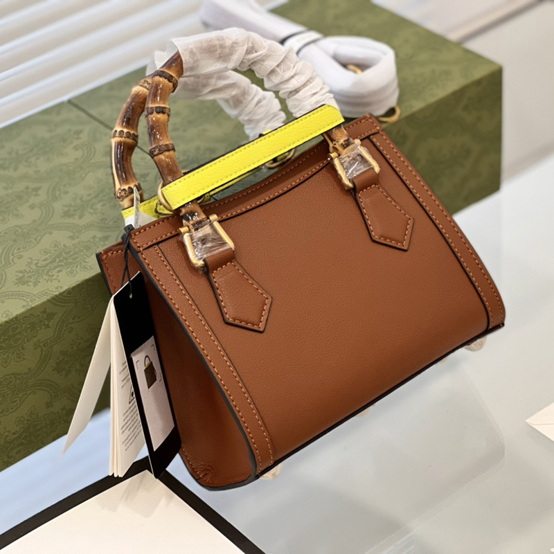 Mini designer handbags women shoulder bags bamboo handbag Vintage Messenger bag With box Luxury Ladies wallet High Quality Cross body bags tote, White
Mini designer handbags women shoulder bags bamboo handbag Vintage Messenger bag With box Luxury Ladies wallet High Quality Cross body bags tote, White