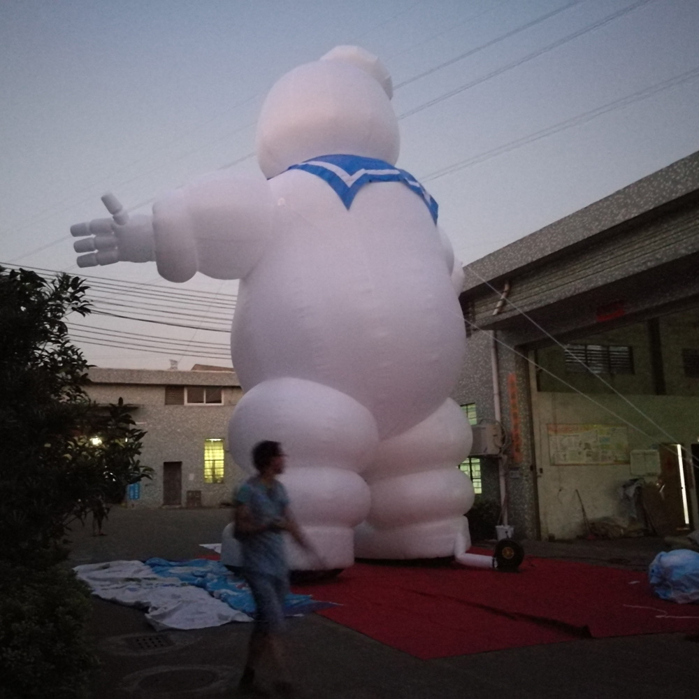 5m16ft Giant Inflatable Stay Puft Marshmallow Man (Ghostbusters) with advertising slogan banner on 2 hands for Halloween Decoration