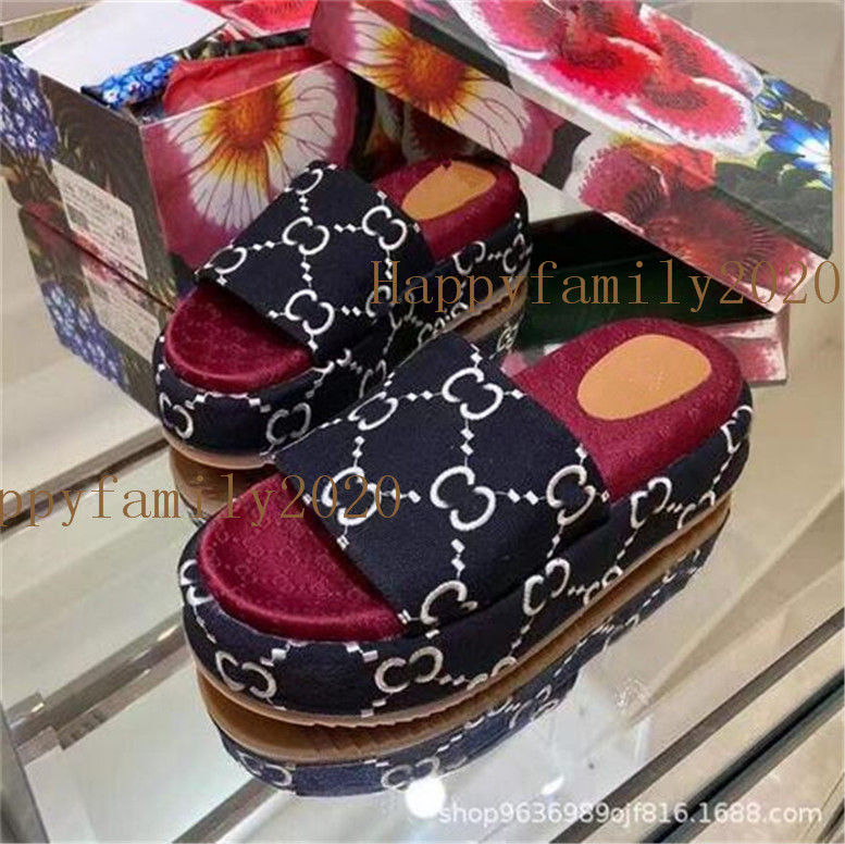 Beach slippers fashion Thick bottom designer Women Shoes Cartoon Alphabet lady Womens platform slide sandal Leather Heels letter High heel Slides size 35-42
Beach slippers fashion Thick bottom designer Women Shoes Cartoon Alphabet lady Womens platform slide sandal Leather Heels letter High heel Slides size 35-42