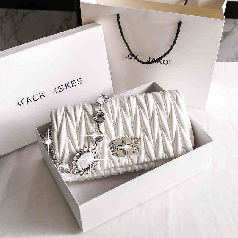 Fold bag 2022 new style small fragrance Feng Shui diamond chain women's Miu crystal underarm Bag Fashion messenger, Large grain small white
Fold bag 2022 new style small fragrance Feng Shui diamond chain women's Miu crystal underarm Bag Fashion messenger, Large grain small white