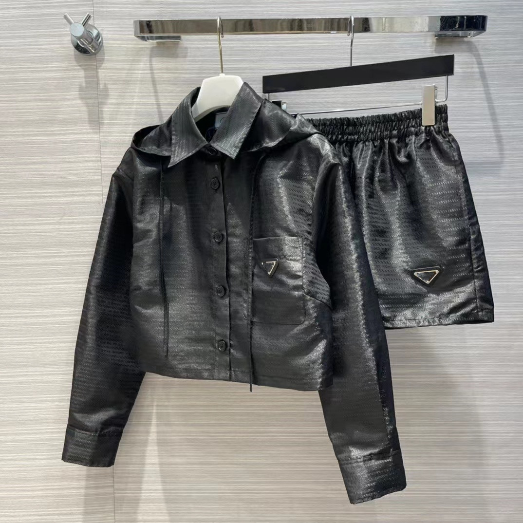 Women's Two Piece Pants 2022 Summer Autumn Lapel Neck Long Sleeve Top And Shorts Brand Same Style 2 Pieces Sets 0521-5, Picture color
Women's Two Piece Pants 2022 Summer Autumn Lapel Neck Long Sleeve Top And Shorts Brand Same Style 2 Pieces Sets 0521-5, Picture color