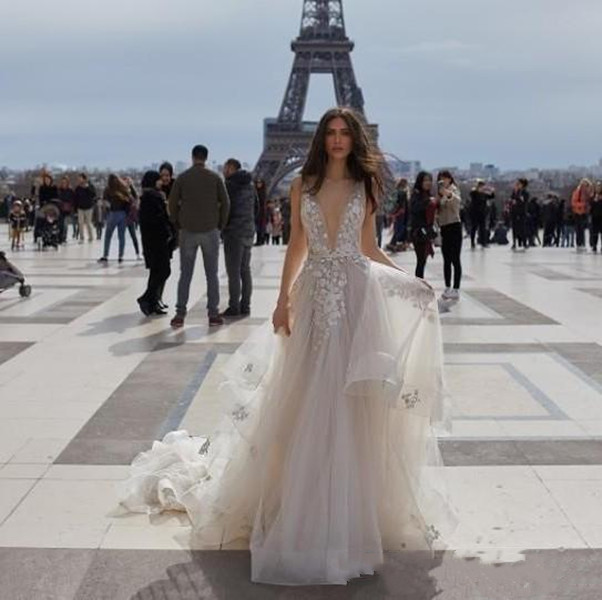 Backless A-Line Wedding Dresses Sexy V Neck Appliqued Illusion Tulle Boho Wedding Gowns Sweep Train Pearls Backless Bohemian Bride