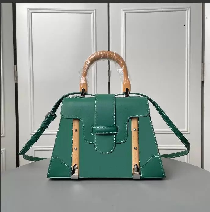 2022 Saigon wooden handle bag canvas calfskin mini crossbody bag Genuine Handbag new Leather goyar Shoulder Messenger
2022 Saigon wooden handle bag canvas calfskin mini crossbody bag Genuine Handbag new Leather goyar Shoulder Messenger