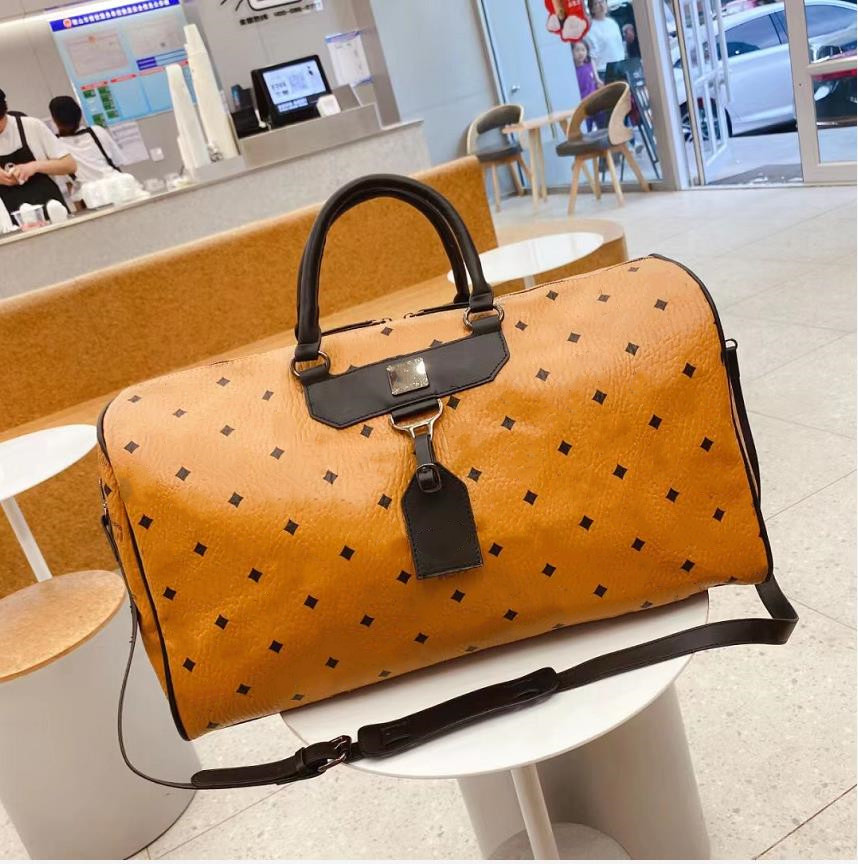 Men Duffel Bag Luxury Style Large-Capacity Portable Lightweight Tote Gym Travel Bags Men's Business Sac Luggage Totes designer Letter Print, Brown
Men Duffel Bag Luxury Style Large-Capacity Portable Lightweight Tote Gym Travel Bags Men's Business Sac Luggage Totes designer Letter Print, Brown