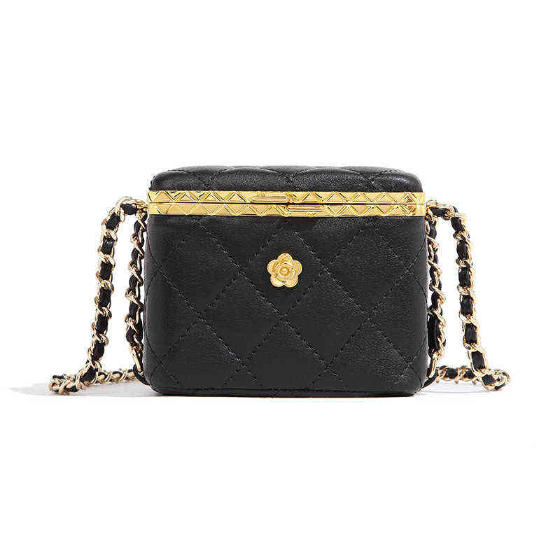 Handbag Small Xiangfeng Messenger Bag Women's New Chaoshan Camellia Lingge Chain Versatile Foreign Style Mini Square 0722, Black
Handbag Small Xiangfeng Messenger Bag Women's New Chaoshan Camellia Lingge Chain Versatile Foreign Style Mini Square 0722, Black
