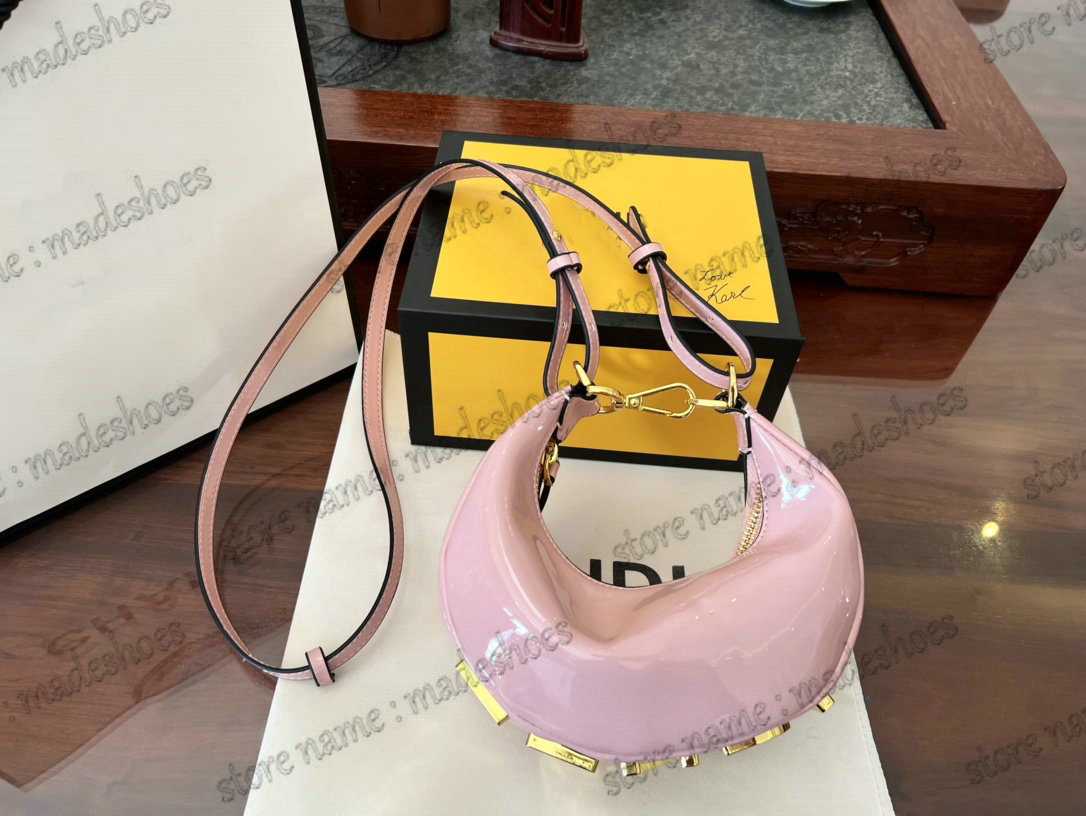 BAGUETTE Designer Bag Nano Graphy Mini Italy Roma Hobo Womens Patent Leather Shoulder Bags Half Moon CrossBody Ladys Underarm Luxury Clutch
BAGUETTE Designer Bag Nano Graphy Mini Italy Roma Hobo Womens Patent Leather Shoulder Bags Half Moon CrossBody Ladys Underarm Luxury Clutch
