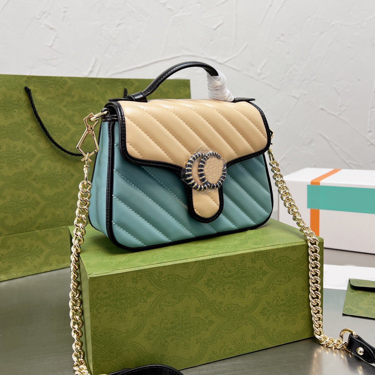 Messenger bags Chain CrossBody Luxury Designer Brand Fashion Shoulder Bags Handbags High Quality Women Letter Purse Phone bag Wallet Metallic lady, No bags
Messenger bags Chain CrossBody Luxury Designer Brand Fashion Shoulder Bags Handbags High Quality Women Letter Purse Phone bag Wallet Metallic lady, No bags