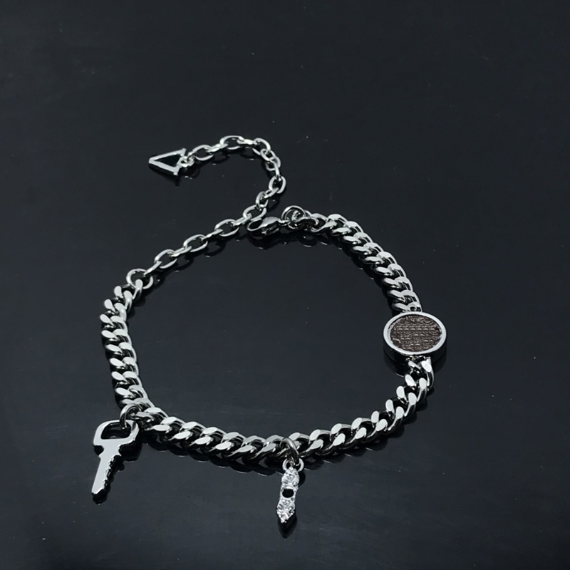 Fashion Bracelet Designer Titanium Steel Key and Star Letter Sign Charm Unisex Silver Bracelets for Man Woman Top Quality
Fashion Bracelet Designer Titanium Steel Key and Star Letter Sign Charm Unisex Silver Bracelets for Man Woman Top Quality