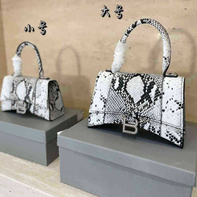 Designer handbagsBalencaigas hourglass bag snake skin pattern Handbag of Paris women's purse family
Designer handbagsBalencaigas hourglass bag snake skin pattern Handbag of Paris women's purse family