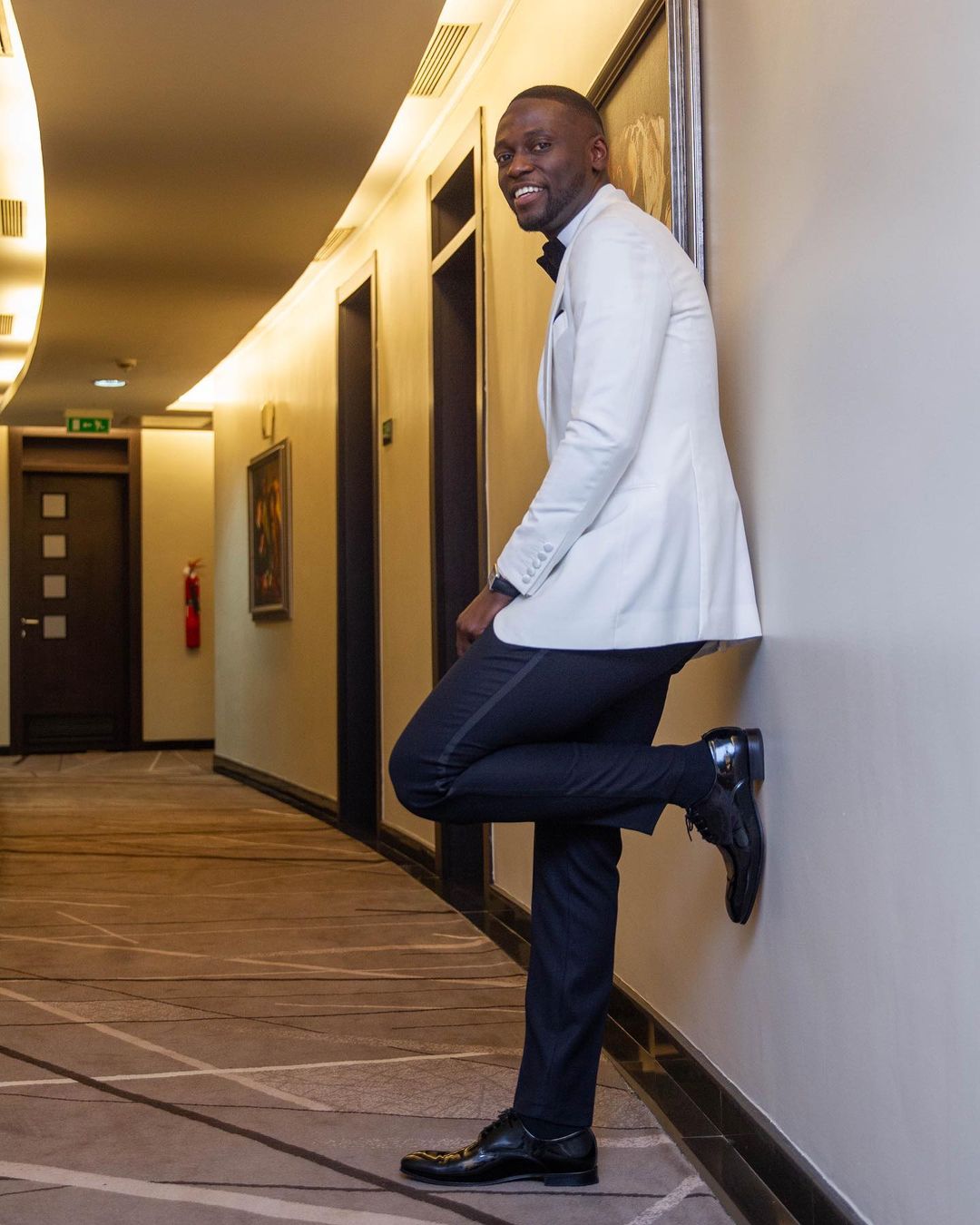 White Men Wedding Tuxedo One Jacket Groom Dinner Business Evening Suit Birthday Party Wear Blazer