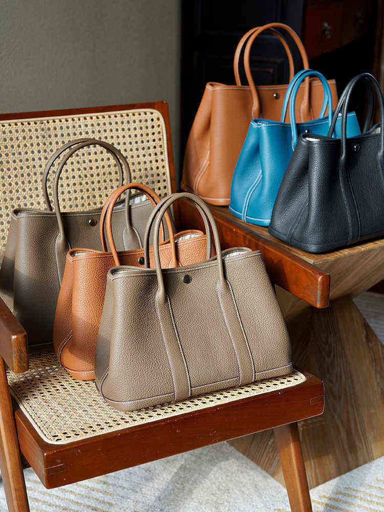 Designer Herme Handbags Wax garden party garden Togo cowhide handbag women's Tote, Golden brown large 36cm stock
Designer Herme Handbags Wax garden party garden Togo cowhide handbag women's Tote, Golden brown large 36cm stock