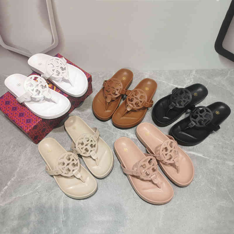 2022 Tb Hollow Foot Clip Herringbone Slippers Wide Thick Bottom Inner and Outer Sheepskin 4142 Large Women's Sandals, White
2022 Tb Hollow Foot Clip Herringbone Slippers Wide Thick Bottom Inner and Outer Sheepskin 4142 Large Women's Sandals, White