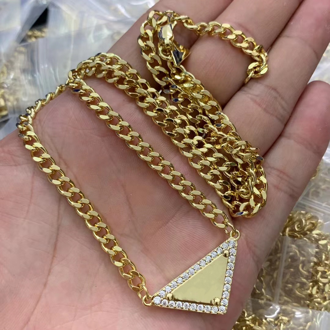 Luxury Necklace Custom designer jewelry Inverted triangle letter pendant Personalized fashion hip hop street style charm gift men and women silver gold necklaces
Luxury Necklace Custom designer jewelry Inverted triangle letter pendant Personalized fashion hip hop street style charm gift men and women silver gold necklaces