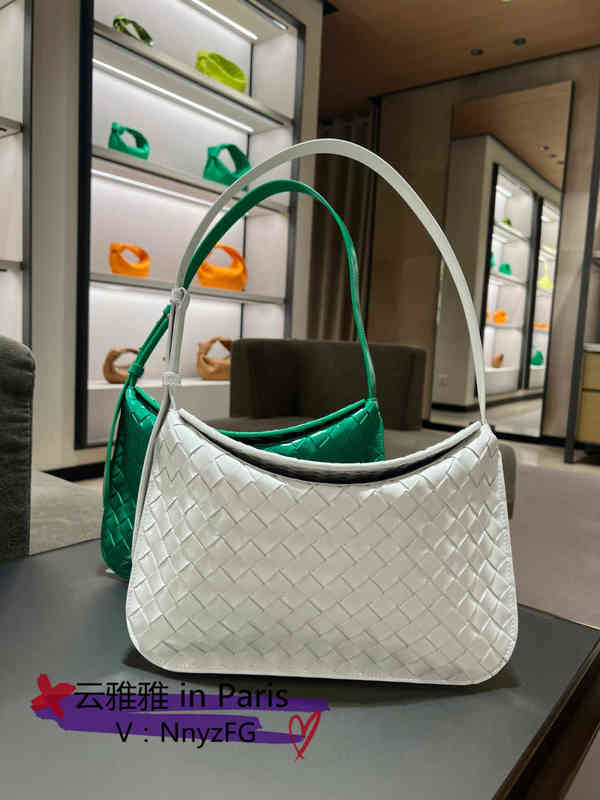 Designer Women Bottegass Handbags Venetas Classic 2022 New Flap Woven Underarm Portable Single Shoulder Women's, Green
Designer Women Bottegass Handbags Venetas Classic 2022 New Flap Woven Underarm Portable Single Shoulder Women's, Green