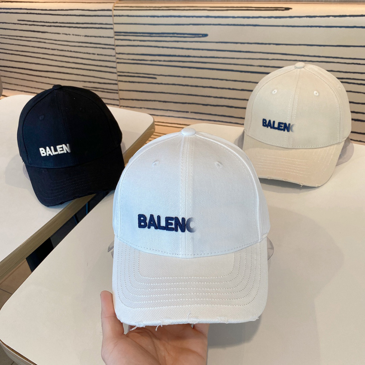 Top Quality B Letters Ball Caps Fashion Leisure Embroidrty PU Leather Peaked Cap Men Women Sport Snapback Hat Baseba ll Cap, Beige
Top Quality B Letters Ball Caps Fashion Leisure Embroidrty PU Leather Peaked Cap Men Women Sport Snapback Hat Baseba ll Cap, Beige