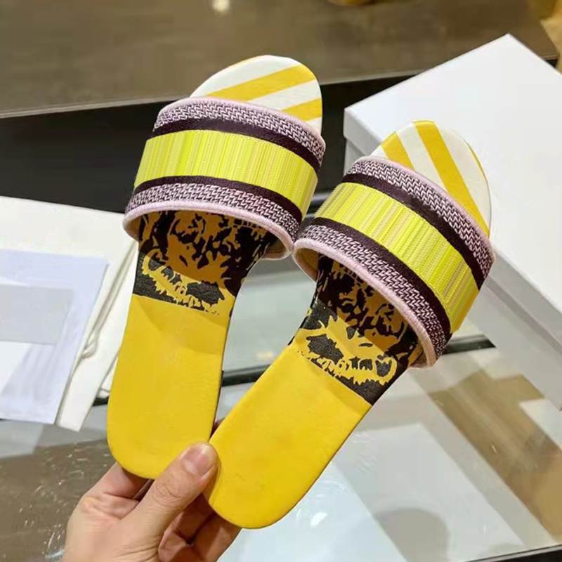 2022 Summer Latest designer Women men slippers Luxury sandals brand leather flip-flops flat slip-on sneakers Boots Bagshoe 35-41, Color 05
2022 Summer Latest designer Women men slippers Luxury sandals brand leather flip-flops flat slip-on sneakers Boots Bagshoe 35-41, Color 05