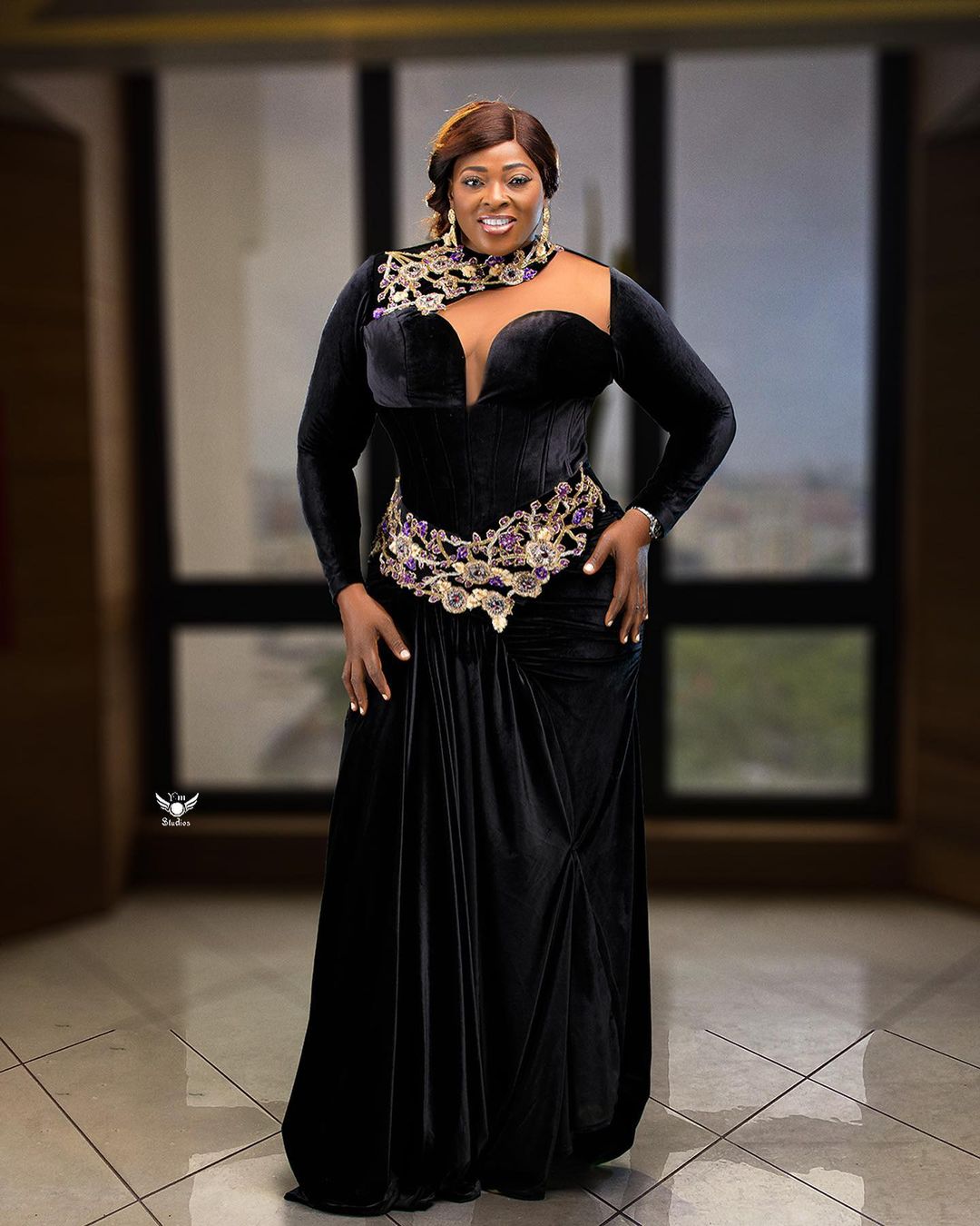 2022 Plus Size Arabic Aso Ebi Black Mermaid Velvet Prom Dresses Lace Beaded Crystals Evening Formal Party Second Reception Birthday Engagement Gowns D