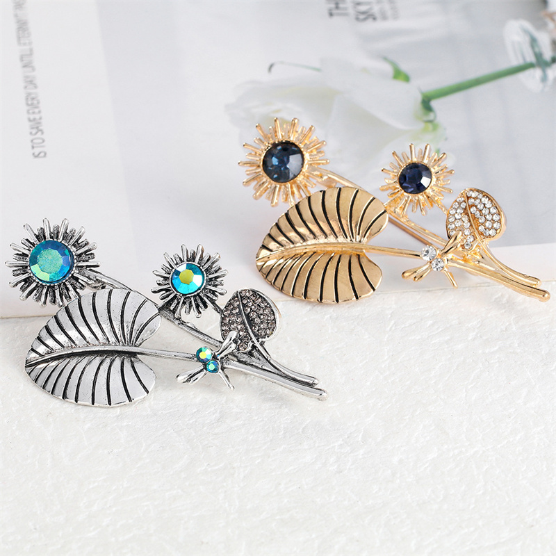 Women Alloy Crystal Sunflower Brooch Pin Plant Leaves Dragonfly Clothes Lapel Corsage Badge For Lady Business Style Suit Clothing Accessories
Women Alloy Crystal Sunflower Brooch Pin Plant Leaves Dragonfly Clothes Lapel Corsage Badge For Lady Business Style Suit Clothing Accessories