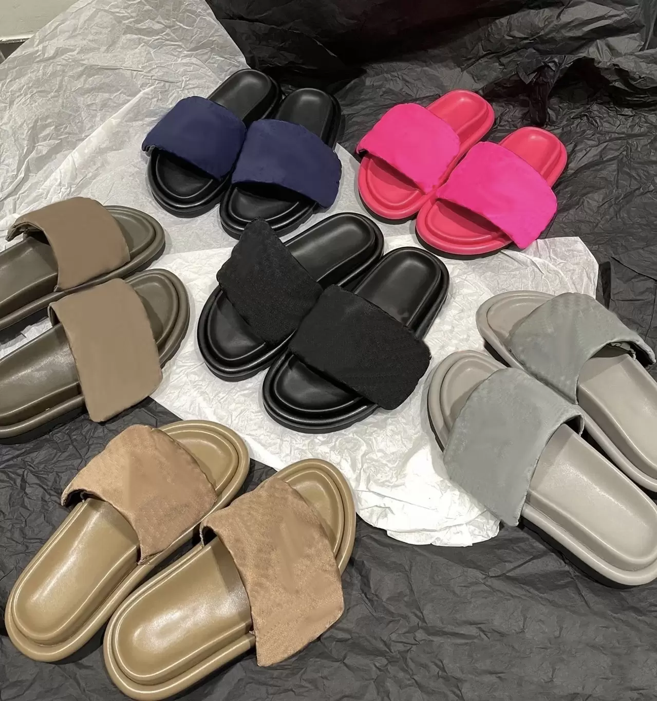 Designer Women Slippers Pool Pillow Comfort Mules Sandals Smooth Calfkin Flat Slides Hook Loop Fastener Mules Slipper
Designer Women Slippers Pool Pillow Comfort Mules Sandals Smooth Calfkin Flat Slides Hook Loop Fastener Mules Slipper