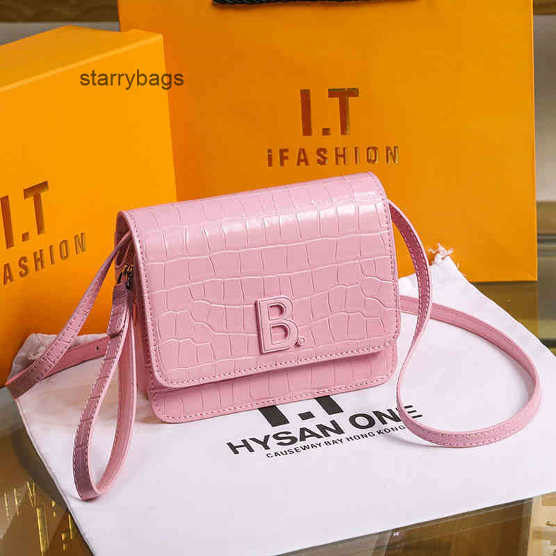 Women Designer Bbalencaigass Handbags Genuine Bag Pink 2022 Alligator Leather B-button Beancurd Female Hourglass Portable Organ Small Square
Women Designer Bbalencaigass Handbags Genuine Bag Pink 2022 Alligator Leather B-button Beancurd Female Hourglass Portable Organ Small Square