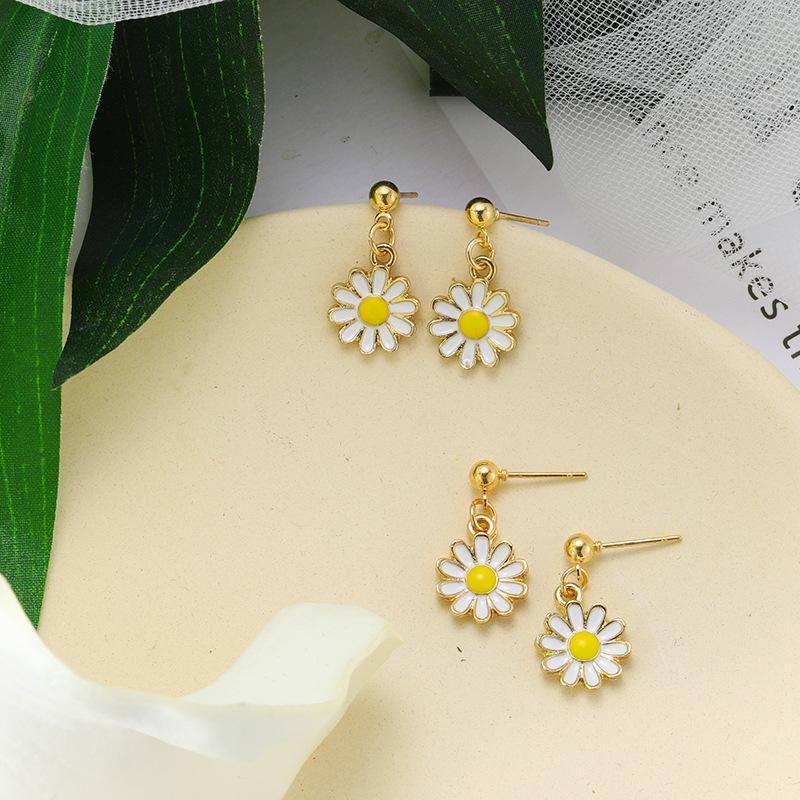 Hoop & Huggie Pair Korean Daisy Yellow Sun Flower Stud Earrings Girl Drop Jewelry Earring Summer Trendy Plant Girls AccessoriesHoop
Hoop & Huggie Pair Korean Daisy Yellow Sun Flower Stud Earrings Girl Drop Jewelry Earring Summer Trendy Plant Girls AccessoriesHoop
