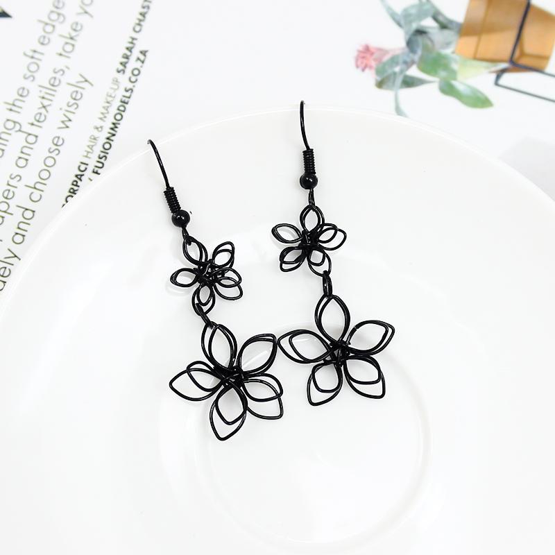 Dangle & Chandelier Vintage Black Forest Flower Big Hollow Cherry Blossoms Earrings For Women Korean Exaggerated Temperament Gothic Accessor
Dangle & Chandelier Vintage Black Forest Flower Big Hollow Cherry Blossoms Earrings For Women Korean Exaggerated Temperament Gothic Accessor
