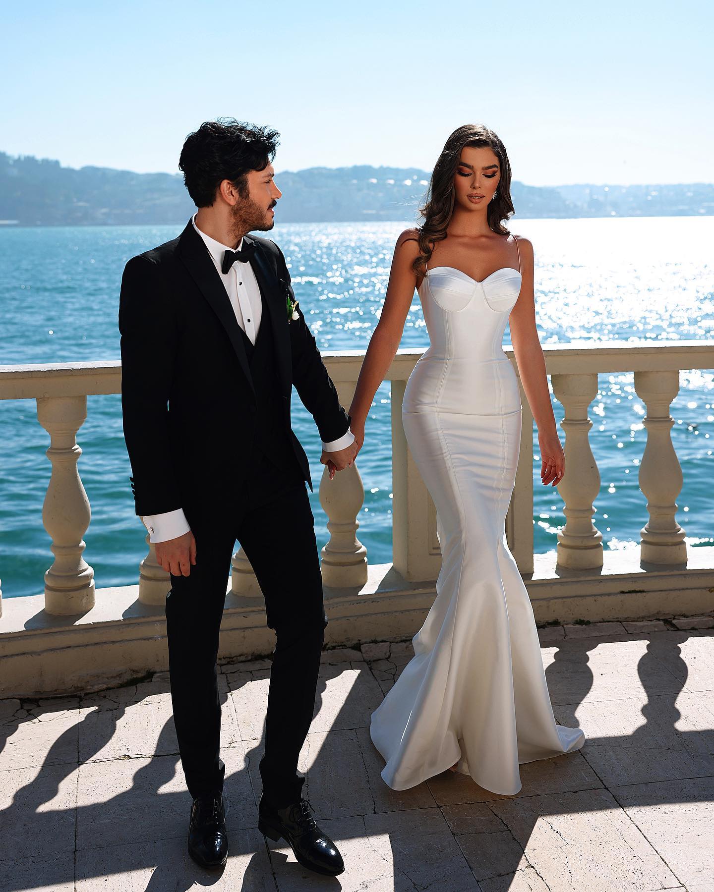 Amazing Mermaid Wedding Dresses Spaghetti Straps Neckline Bridal Gowns With Detachable Long Sleeves Taffeta Plus Size Beach Vestido De Novia