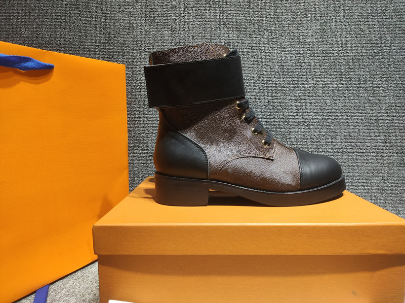 Woman Luxury Designer Real Leather Non-Slip Medium boots platform Martin boot Wholesale Price top quality Genuine breathable light shoes with box dustbag size 35-42, Dustbag+card
Woman Luxury Designer Real Leather Non-Slip Medium boots platform Martin boot Wholesale Price top quality Genuine breathable light shoes with box dustbag size 35-42, Dustbag+card