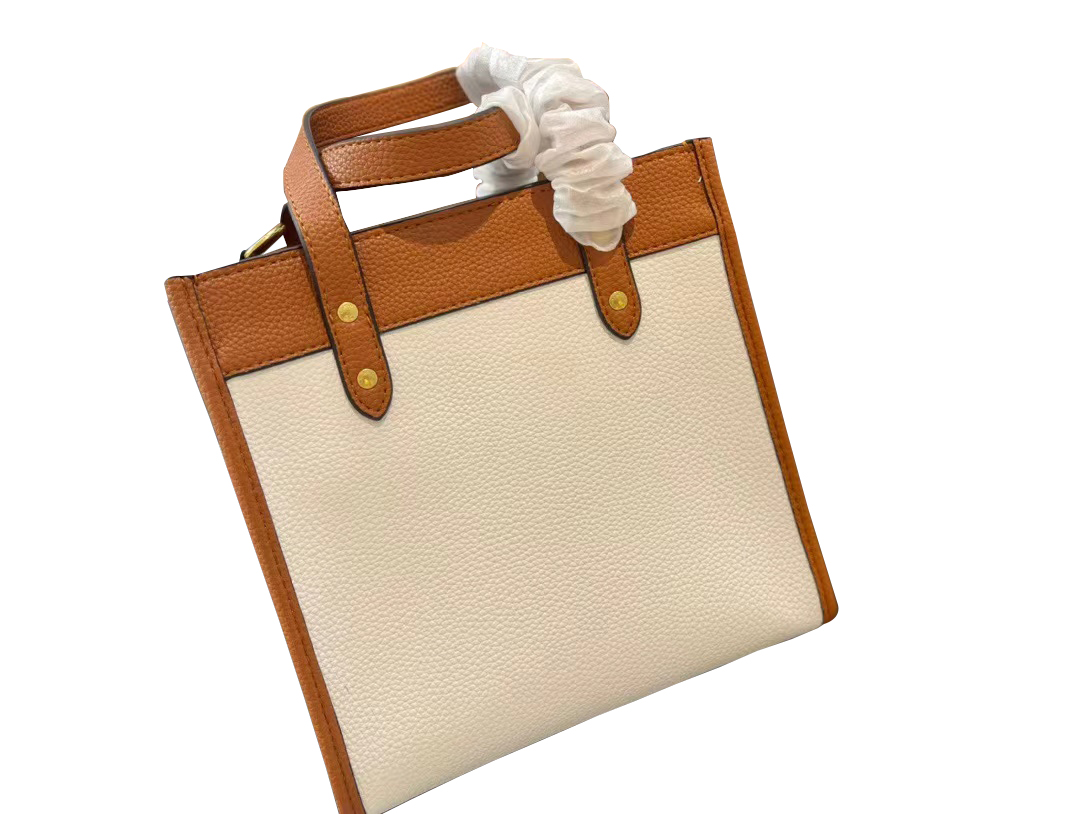 Small handbag 1941 badge Exclusive Designer Large Capacity Womens Bag Tote shopping carrying super large mummy traveling bags Wide strap double pocket 22CM
Small handbag 1941 badge Exclusive Designer Large Capacity Womens Bag Tote shopping carrying super large mummy traveling bags Wide strap double pocket 22CM