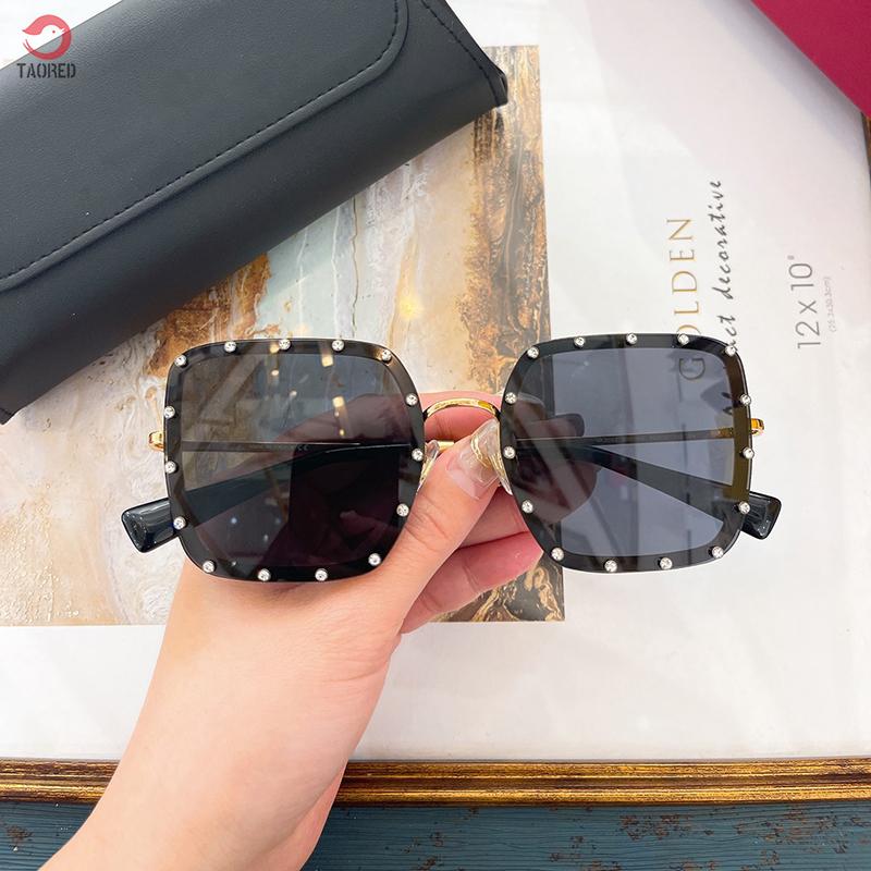Sunglasses Trendy Fashion Women's Italy Designer Metal Square Elegant Eyewear Vintage Female UV400 EyeglassesSunglassesSunglasses
Sunglasses Trendy Fashion Women's Italy Designer Metal Square Elegant Eyewear Vintage Female UV400 EyeglassesSunglassesSunglasses