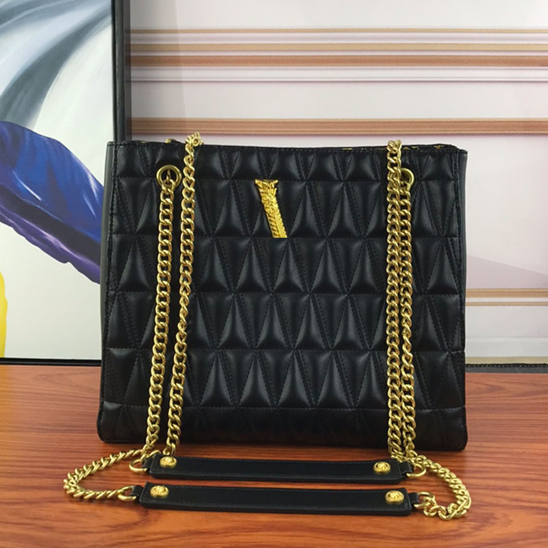 Women Handbags Virtus Tote Bag Golden Chain Printed Lining Thread Fashion Letters Quilted Sheepskin Top Quality Shoulder Cluth Bags Plain Wallets, 26*11*18cm
Women Handbags Virtus Tote Bag Golden Chain Printed Lining Thread Fashion Letters Quilted Sheepskin Top Quality Shoulder Cluth Bags Plain Wallets, 26*11*18cm