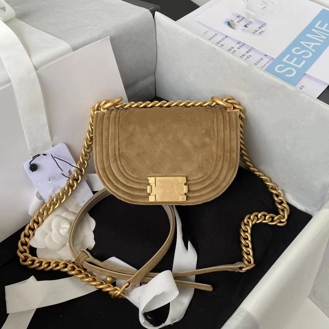 7A top autumn and winter new designer luxury women bag 22A coco beach velvet leather mini sweet one-shoulder crossbody classic fashion small chain bag engraved box
7A top autumn and winter new designer luxury women bag 22A coco beach velvet leather mini sweet one-shoulder crossbody classic fashion small chain bag engraved box