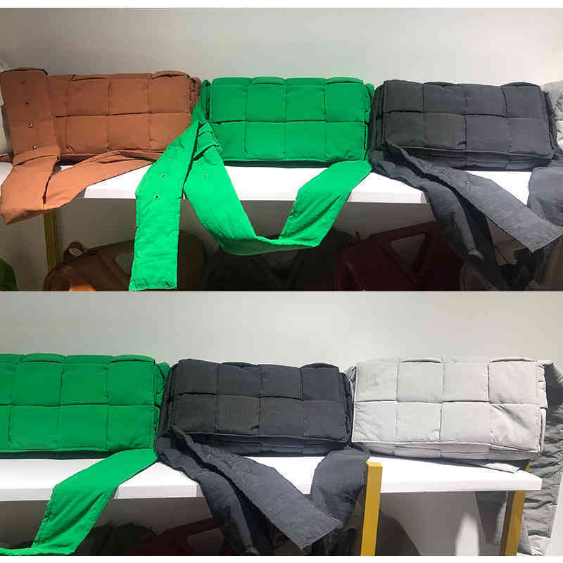 Jodie Designer Bottegas Handbags Venetas Bev & Same Bag Nylon High Street Down Woven Cassette Pillow Women's Single Shoulder Messenger Men's, Gray
Jodie Designer Bottegas Handbags Venetas Bev & Same Bag Nylon High Street Down Woven Cassette Pillow Women's Single Shoulder Messenger Men's, Gray