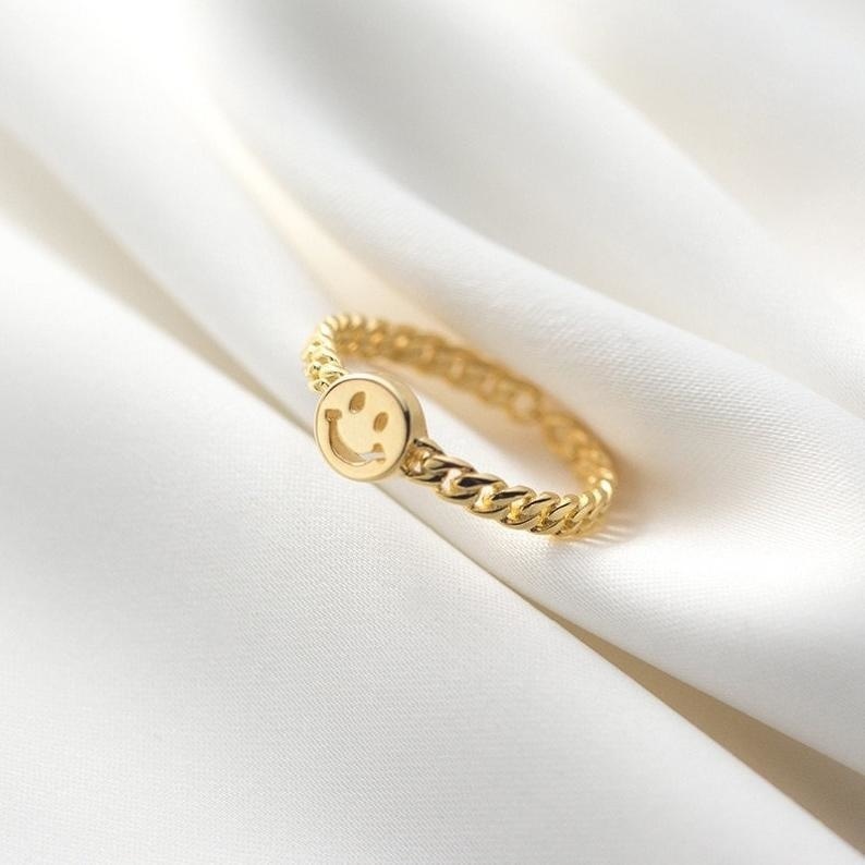 Vintage Smiley Face Rings for Women Girls Gold Brass Chunky Twisted Chain Geometric Smile Gothic Punk Jewelry 220716
Vintage Smiley Face Rings for Women Girls Gold Brass Chunky Twisted Chain Geometric Smile Gothic Punk Jewelry 220716