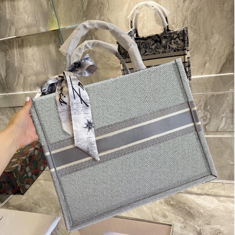 2022 Large Tote Bag High Quality Luxury Designer Bags Ladies Shoulder Bag Fashion Embroidery Handbag Shopping Casual Bestselling Famous Practical, No bags
2022 Large Tote Bag High Quality Luxury Designer Bags Ladies Shoulder Bag Fashion Embroidery Handbag Shopping Casual Bestselling Famous Practical, No bags