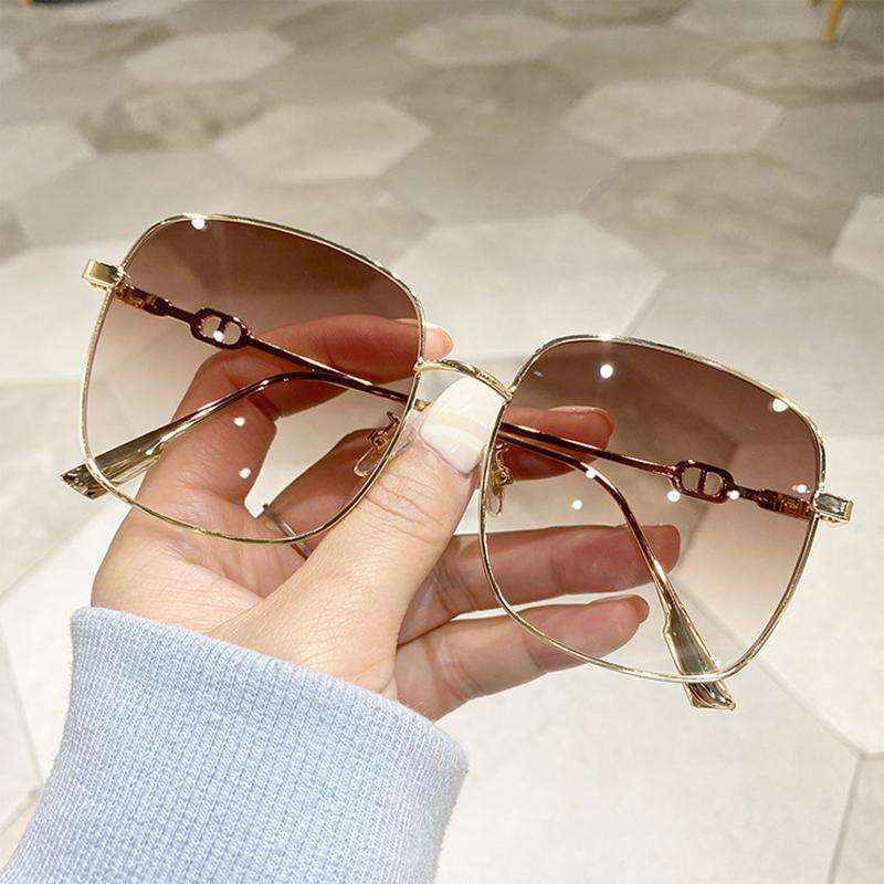 Sunglasses Oversized Square Metal Frame Vintage Fashion Trendy Gradient Colorful Men Women Eyewear Top Brand Designer ShadesSunglasses
Sunglasses Oversized Square Metal Frame Vintage Fashion Trendy Gradient Colorful Men Women Eyewear Top Brand Designer ShadesSunglasses