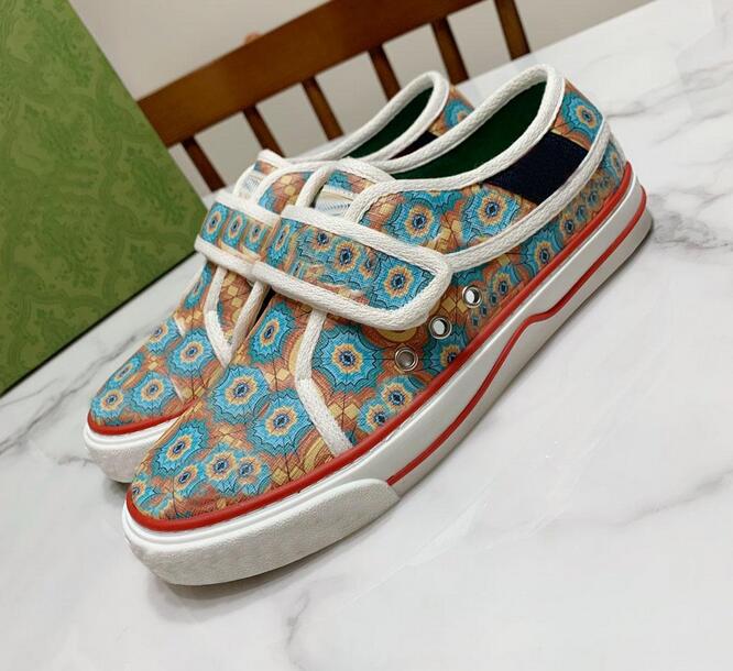 Designer tennis 1977 casual shoes luxury canvas shoes classic letter stripe printing low-cut flat embroidery retro running shoes sneakers, Blue
Designer tennis 1977 casual shoes luxury canvas shoes classic letter stripe printing low-cut flat embroidery retro running shoes sneakers, Blue