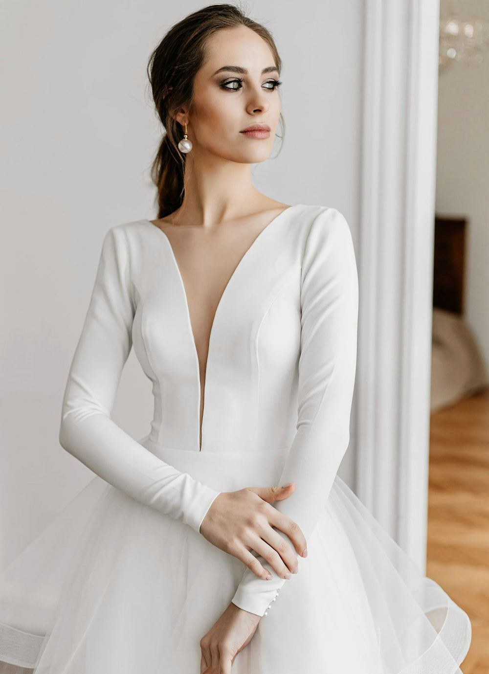 Bohemian Simple Deep V-Neck Tulle Wedding Dress Long Sleeves Backless Satin Bridal Wedding Gowns 2022 Elegant Tiered Boho Beach Bride Dresses