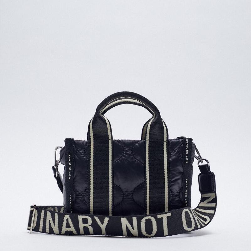 Evening Bags Designer Quilted Padded Women Handbags Letters Shoulder Bag Wide Strap Crossbody Luxury Nylon Space Cotton Small Tote 2022, Black
Evening Bags Designer Quilted Padded Women Handbags Letters Shoulder Bag Wide Strap Crossbody Luxury Nylon Space Cotton Small Tote 2022, Black