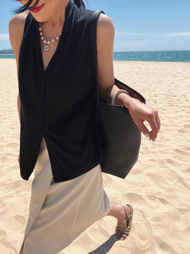 Women' Knits & Tees Women' Off-shoulder Knitted Cardigan White Or Black Halter Neck Top Sleeveless Covered Buttons Female V-neck Sweat
Women' Knits & Tees Women' Off-shoulder Knitted Cardigan White Or Black Halter Neck Top Sleeveless Covered Buttons Female V-neck Sweat