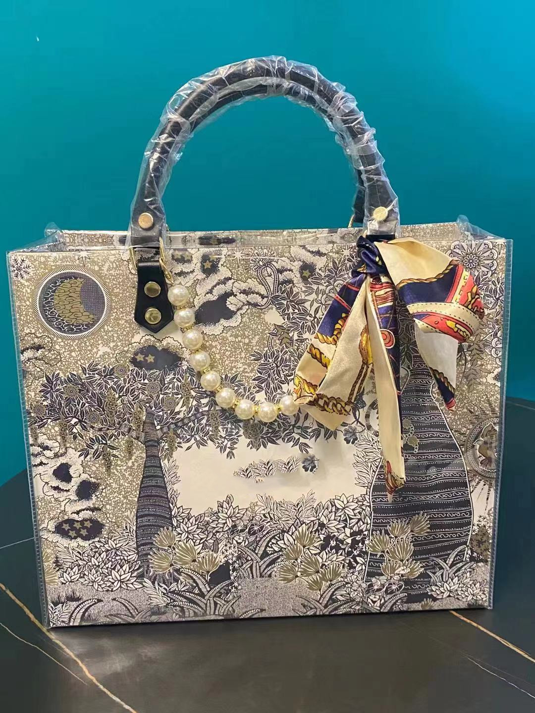 2022 Fashion Lady Handbags beach bag Laser Transparent Jelly Bags Platinum Chain PVC Shoulder Bag, As picture