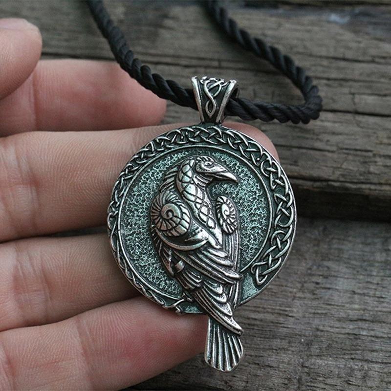 Pendant Necklaces Vintage Viking Black Crow Rune Necklace Nordic Men's High Quality Metal Amulet JewelryPendant
Pendant Necklaces Vintage Viking Black Crow Rune Necklace Nordic Men's High Quality Metal Amulet JewelryPendant