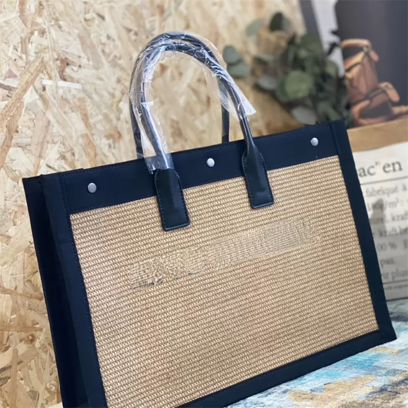 Poplar Grove Shopping Tote bag OP17 new fashion women's handbag luxury designer is all over Instagram with a simple atmospheric unisys versatile casual bag, Mode other model contact with us
Poplar Grove Shopping Tote bag OP17 new fashion women's handbag luxury designer is all over Instagram with a simple atmospheric unisys versatile casual bag, Mode other model contact with us