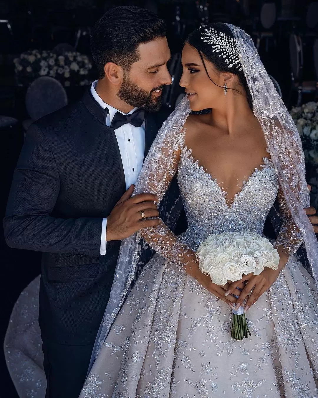 Luxurious Ball Gown Wedding Dresses Sexy Strapless Ruffles Backless Lace Long Sleeves V Neck Beads Sequins Appliques Diamonds Arabic Bridal Gowns
